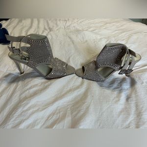 🌻tan rhinestone heels🌻